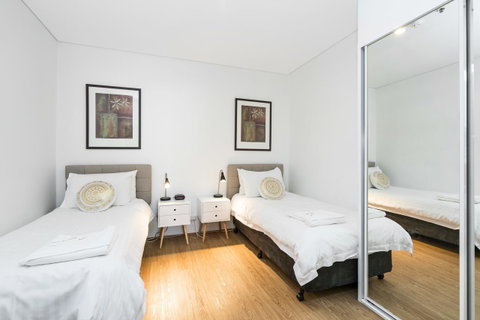 405 Perth City Escape - Kawana Tourism 7