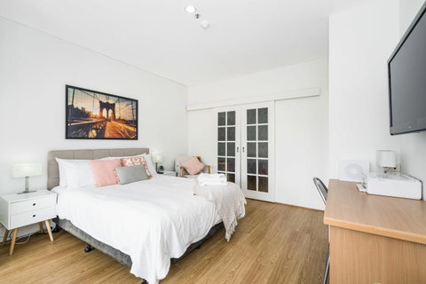 405 Perth City Escape - Kawana Tourism 13