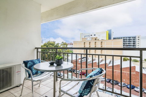 405 Perth City Escape - Kawana Tourism 12