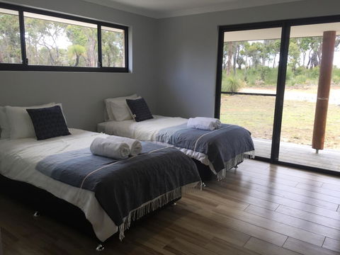 Eagle Bay House - Kawana Tourism 1