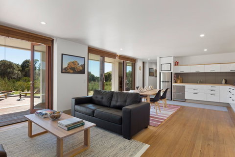 Tamar Solar Home - Kawana Tourism 7