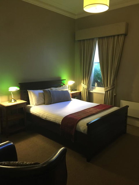 Clydesdale Manor - Kawana Tourism 9