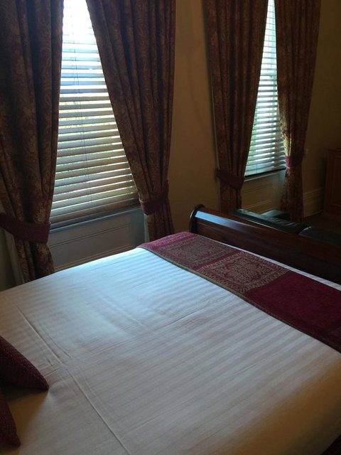 Clydesdale Manor - Kawana Tourism 10