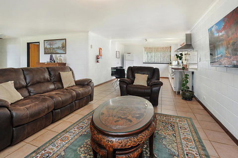 Harvey Farm Lodge - Kawana Tourism 17
