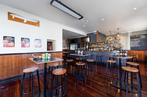 Customs House Hotel - Kawana Tourism 25