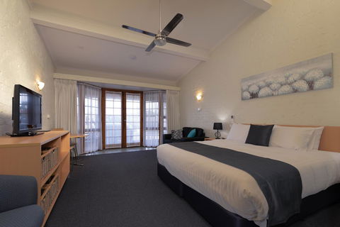 Barclay Motor Inn - Kawana Tourism 1