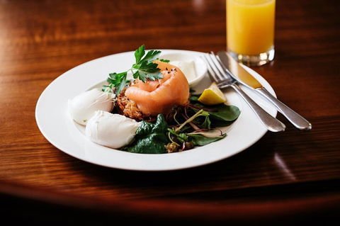 Hadley\'s Orient Hotel - Kawana Tourism 4