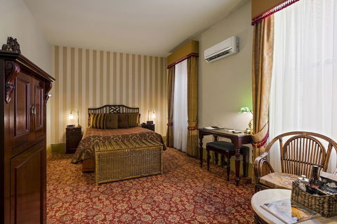 Hadley\'s Orient Hotel - Kawana Tourism 31