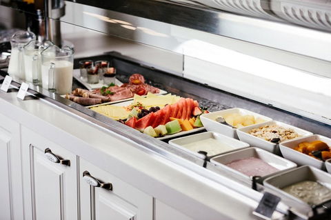 Hadley\'s Orient Hotel - Kawana Tourism 7