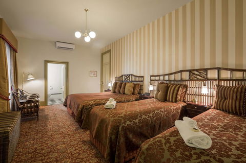 Hadley\'s Orient Hotel - Kawana Tourism 20