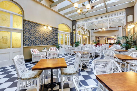 Hadley\'s Orient Hotel - Kawana Tourism 1