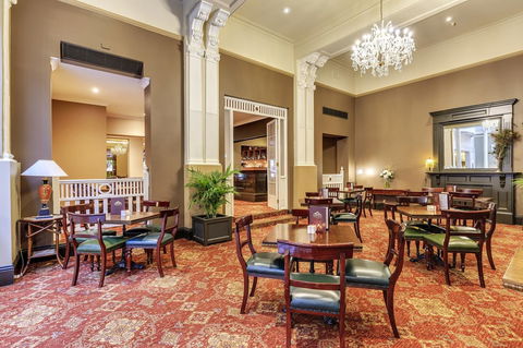 Hadley\'s Orient Hotel - Kawana Tourism 10