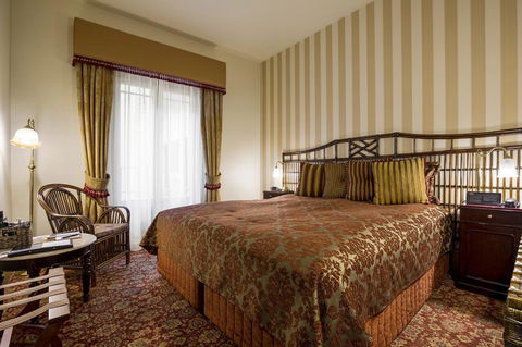 Hadley\'s Orient Hotel - Kawana Tourism 32