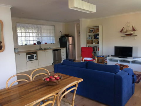 Anchorage Waterfront Retreat - Kawana Tourism 5