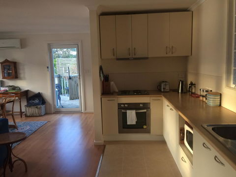 Anchorage Waterfront Retreat - Kawana Tourism 4
