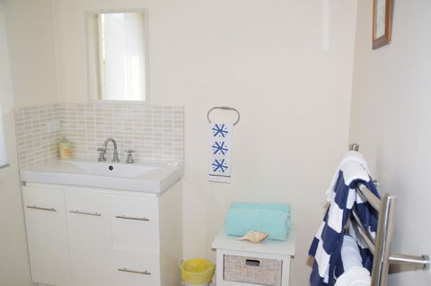Anchorage Waterfront Retreat - Kawana Tourism 13