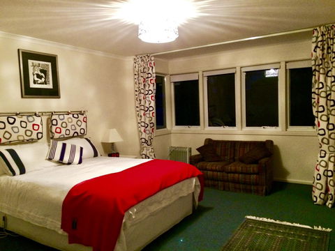 Anchorage Waterfront Retreat - Kawana Tourism 11