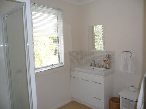 Anchorage Waterfront Retreat - Kawana Tourism 14