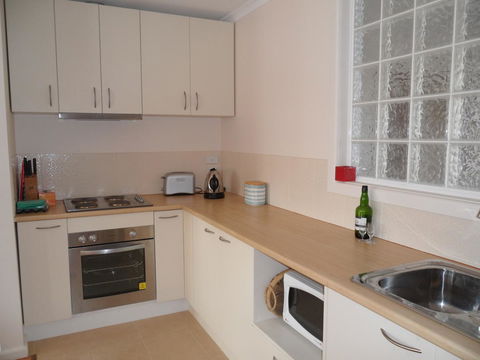 Anchorage Waterfront Retreat - Kawana Tourism 3