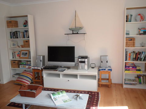 Anchorage Waterfront Retreat - Kawana Tourism 8
