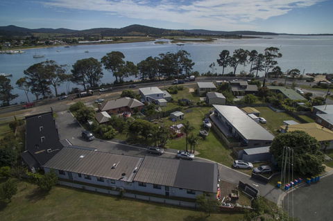Georges Bay Apartments - Kawana Tourism 25