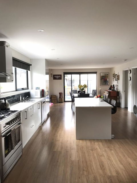 Georges Bay Apartments - Kawana Tourism 10