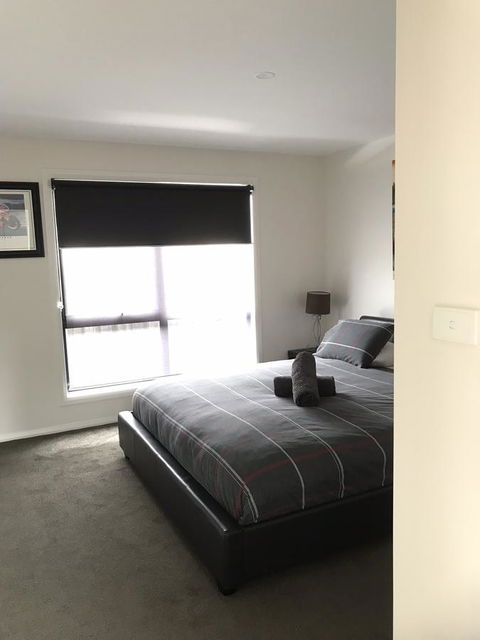 Georges Bay Apartments - Kawana Tourism 5