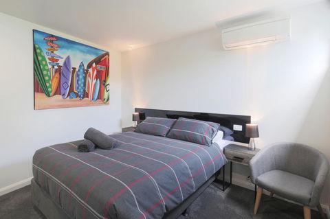 Georges Bay Apartments - Kawana Tourism 23