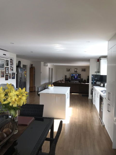 Georges Bay Apartments - Kawana Tourism 6