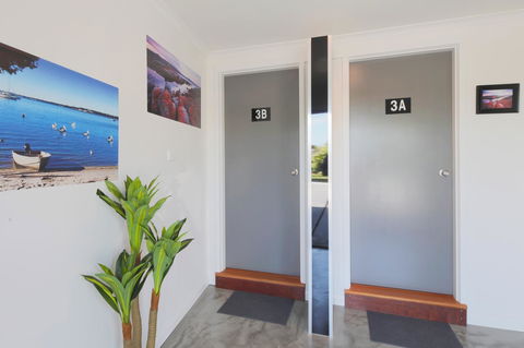 Georges Bay Apartments - Kawana Tourism 21