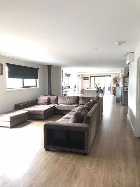 Georges Bay Apartments - Kawana Tourism 9