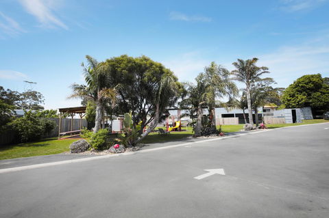 Georges Bay Apartments - Kawana Tourism 43