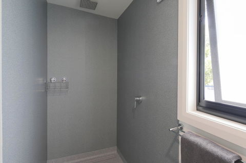 Georges Bay Apartments - Kawana Tourism 19