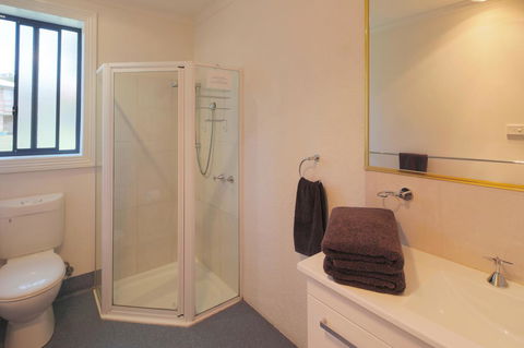 Georges Bay Apartments - Kawana Tourism 32