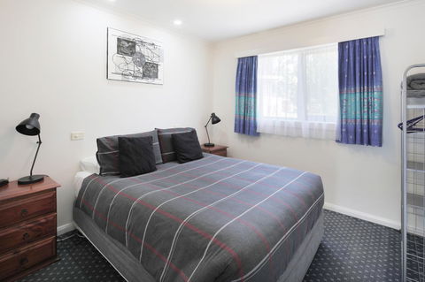 Georges Bay Apartments - Kawana Tourism 37