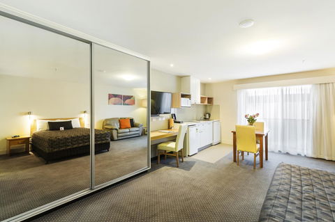 The Old Woolstore Apartment Hotel - Kawana Tourism 21