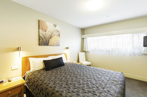 The Old Woolstore Apartment Hotel - Kawana Tourism 7