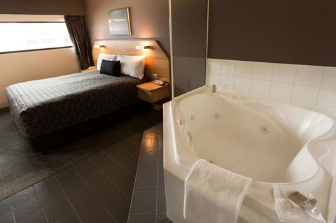 The Old Woolstore Apartment Hotel - Kawana Tourism 28