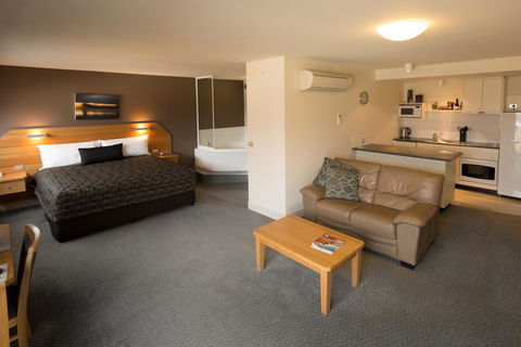 The Old Woolstore Apartment Hotel - Kawana Tourism 25