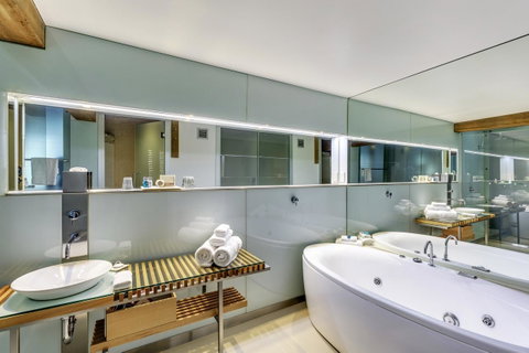 The Henry Jones Art Hotel - Kawana Tourism 20