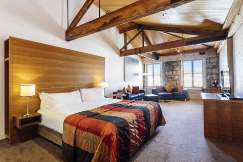 The Henry Jones Art Hotel - Kawana Tourism 6