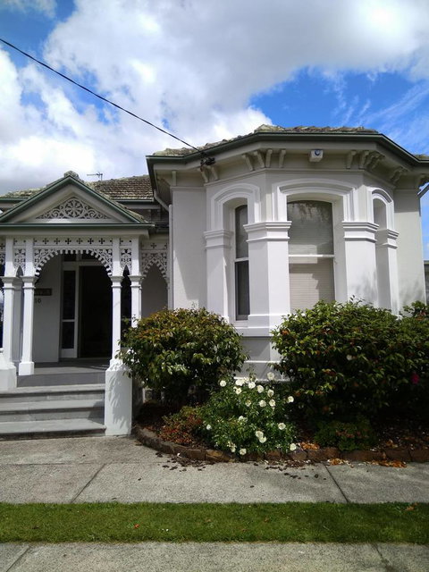Riverbank Villa - Kawana Tourism 7