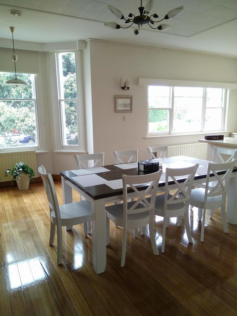 Riverbank Villa - Kawana Tourism 15