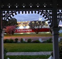 Riverbank villa - 4 bedroom house villa - Kawana Tourism