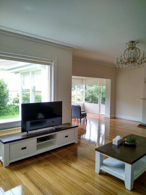 Riverbank Villa - Kawana Tourism 19