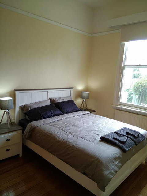 Riverbank Villa - Kawana Tourism 14