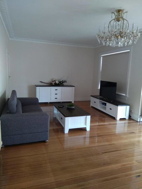 Riverbank Villa - Kawana Tourism 21