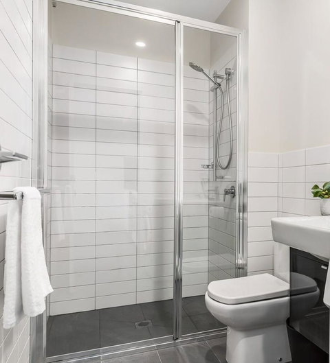 110 Hampden Apartments - Kawana Tourism 8