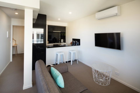 110 Hampden Apartments - Kawana Tourism 26