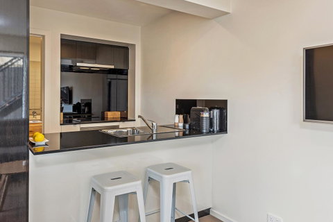110 Hampden Apartments - Kawana Tourism 5